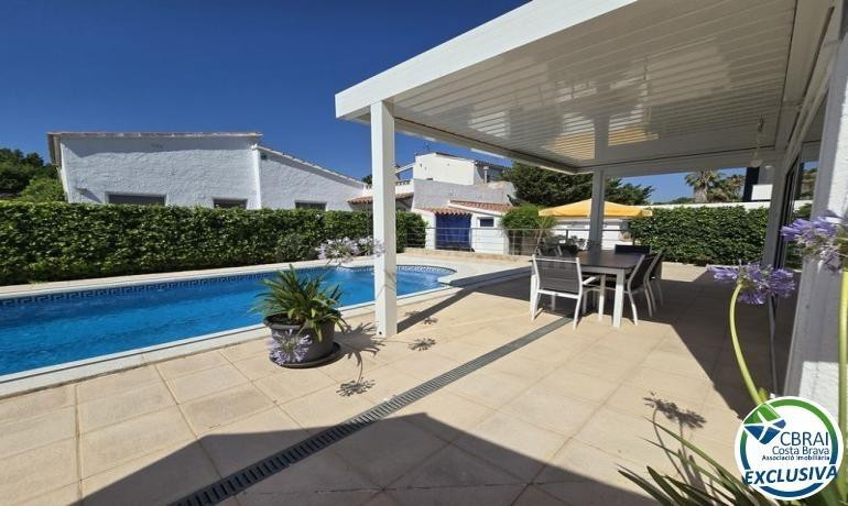 Casa de una sola planta con licencia T. - Sector Montseny - foto 3