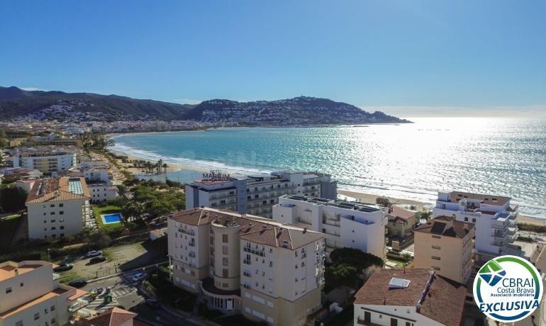Ático estilo dúplex con vistas preciosas a 150m de la playa