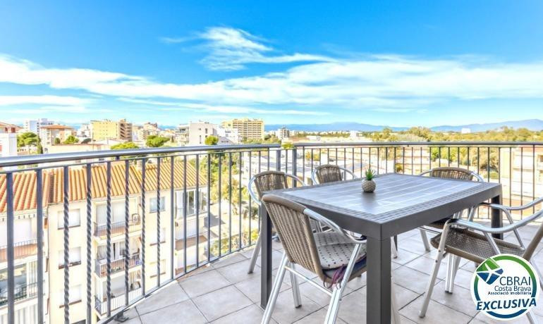 Ático estilo dúplex con vistas preciosas a 150m de la playa - foto 3