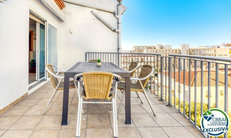Ático estilo dúplex con vistas preciosas a 150m de la playa - foto 4