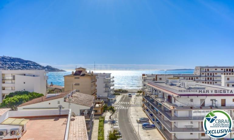 Ático estilo dúplex con vistas preciosas a 150m de la playa - foto 5