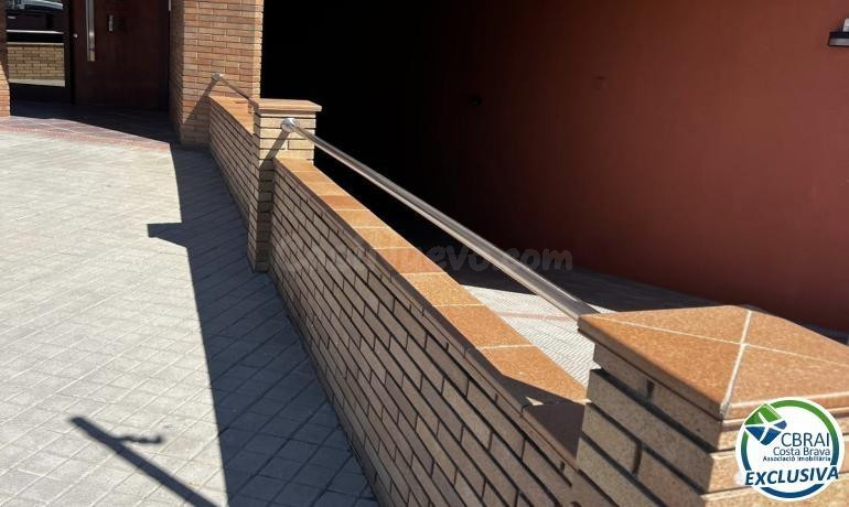 Plaza de parking en venta - foto 2