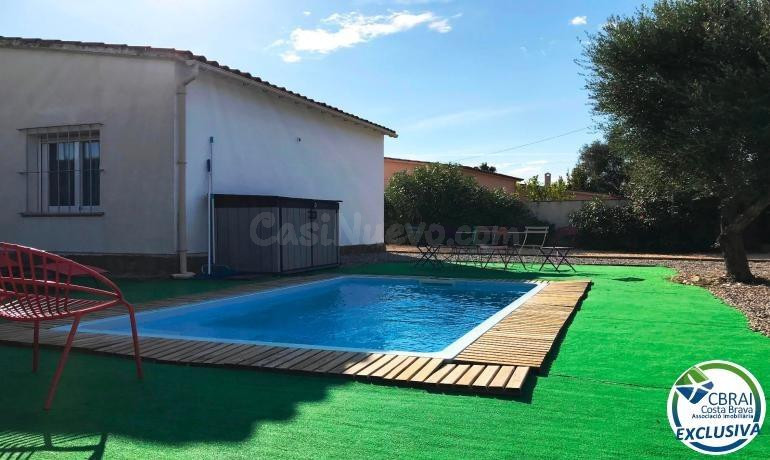 Casa con amplio jardín en venta en Mas Boscà Roses