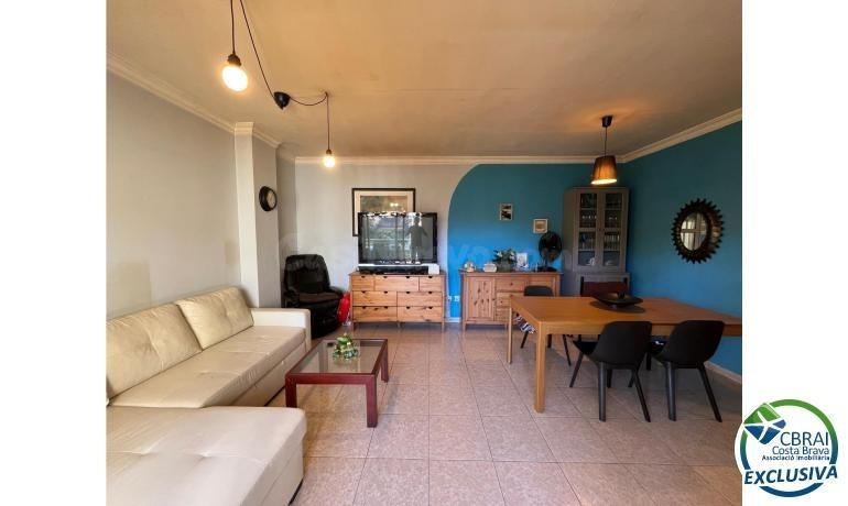 En venta piso en una de las mejores zonas Cendrassos de figueres con vista al parque.