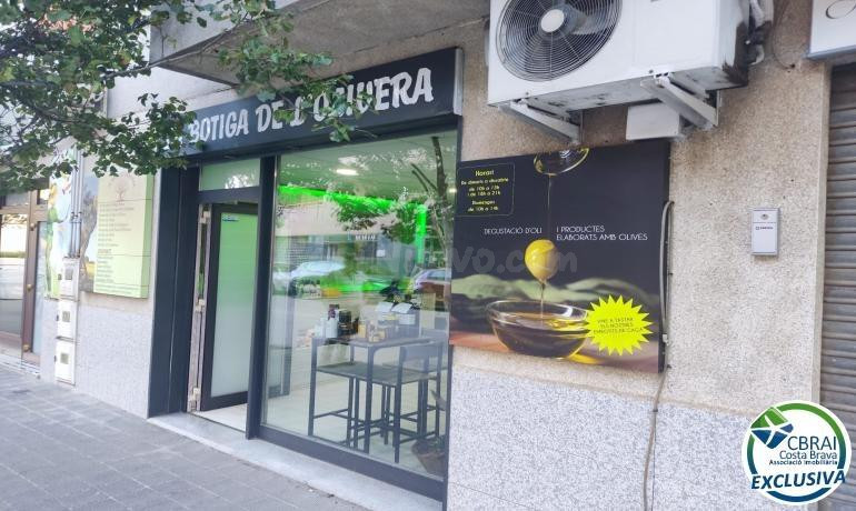 Oportunidad de local comercial en el centro de Roses, muy cerca del mercado de los Domingos.