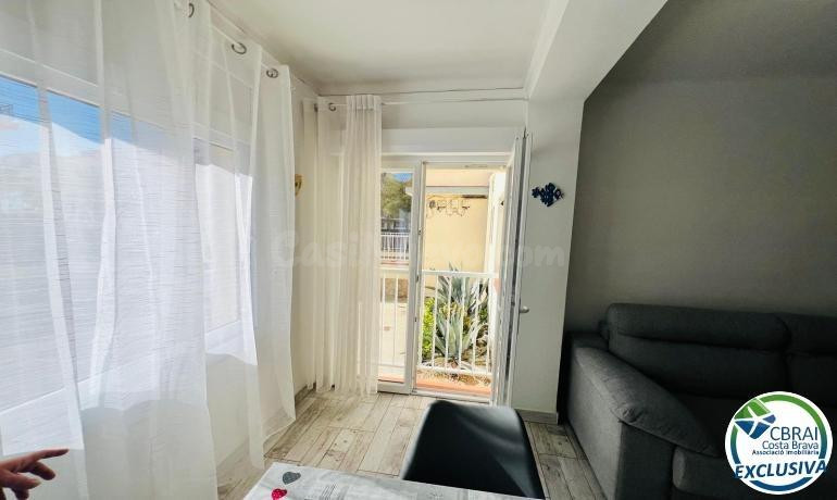 Apartamento reformado a pasos del mar con licencia turística - foto 3