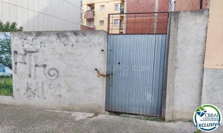 Venta de terreno para construir un edificio en Figueres.