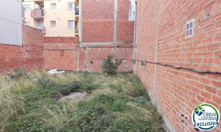 Venta de terreno para construir un edificio en Figueres. - foto 3