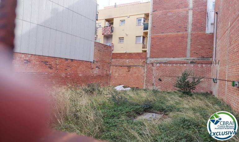 Venta de terreno para construir un edificio en Figueres. - foto 4