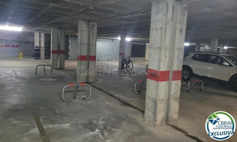 EMPURIABRAVA-DELTA MUGA: Plaza de aparcamiento subterráneo en venta