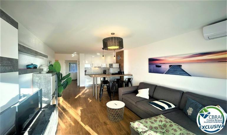 APARTAMENTO REFORMADO CON VISTAS AL MAR Y LICENCIA TURÍSTICA