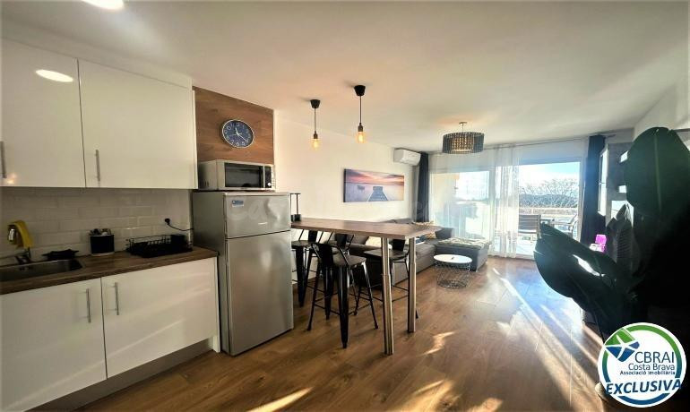 APARTAMENTO REFORMADO CON VISTAS AL MAR Y LICENCIA TURÍSTICA - foto 3