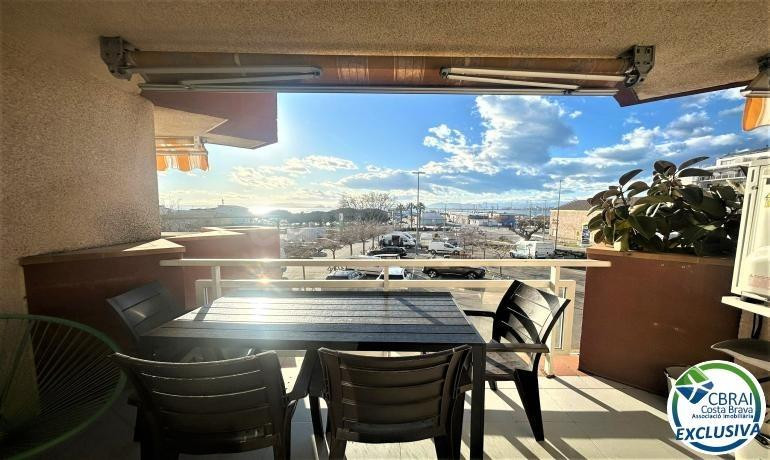 APARTAMENTO REFORMADO CON VISTAS AL MAR Y LICENCIA TURÍSTICA - foto 4
