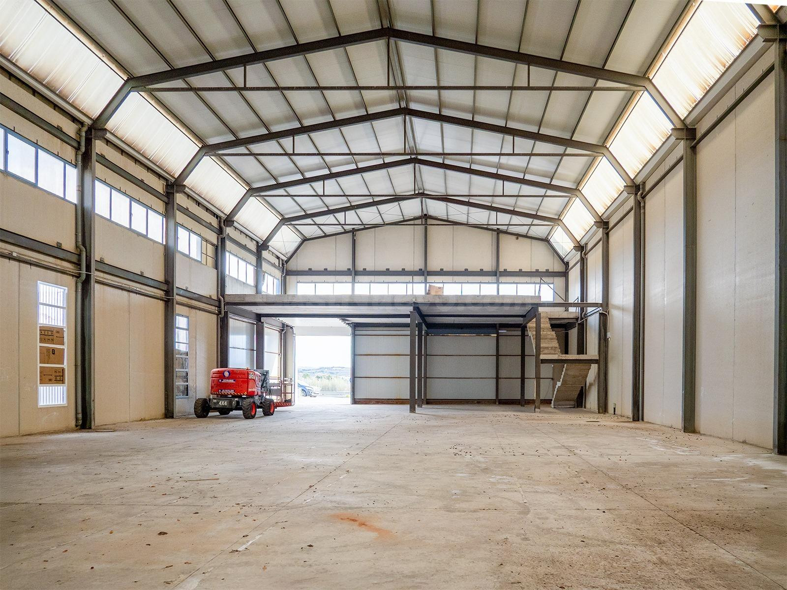 Conjunto de naves industriales en el Polígono de la Media Legua. Las Torres de Cotillas.