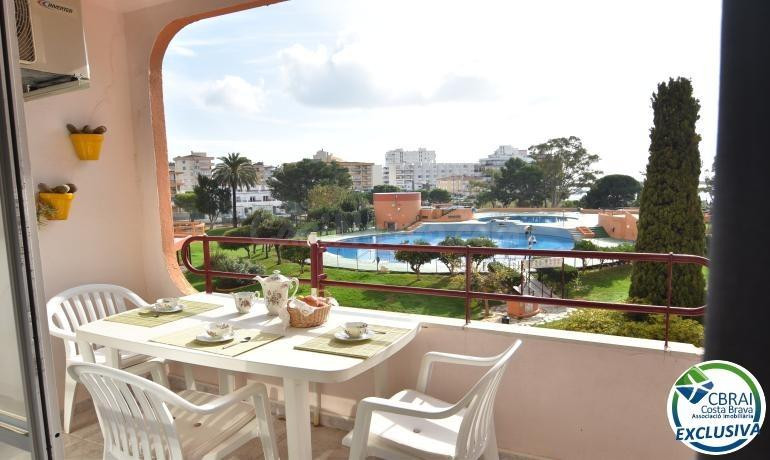 Apartamento con licencia turística en Santa Margarita, Roses, con terraza y piscinas comunitarias