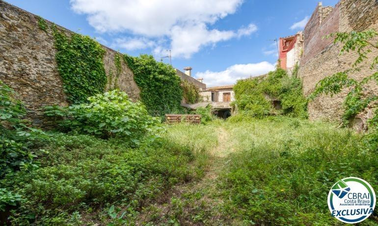 Autenticidad y potencial: Casa de pueblo con "voltes catalan - foto 2