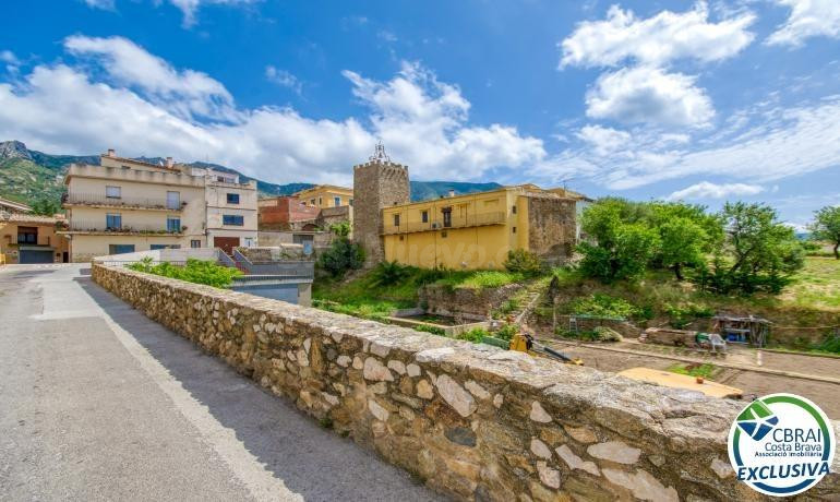 Autenticidad y potencial: Casa de pueblo con "voltes catalan - foto 3