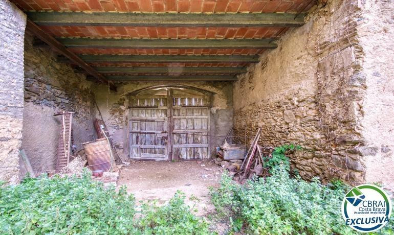 Autenticidad y potencial: Casa de pueblo con "voltes catalan - foto 5