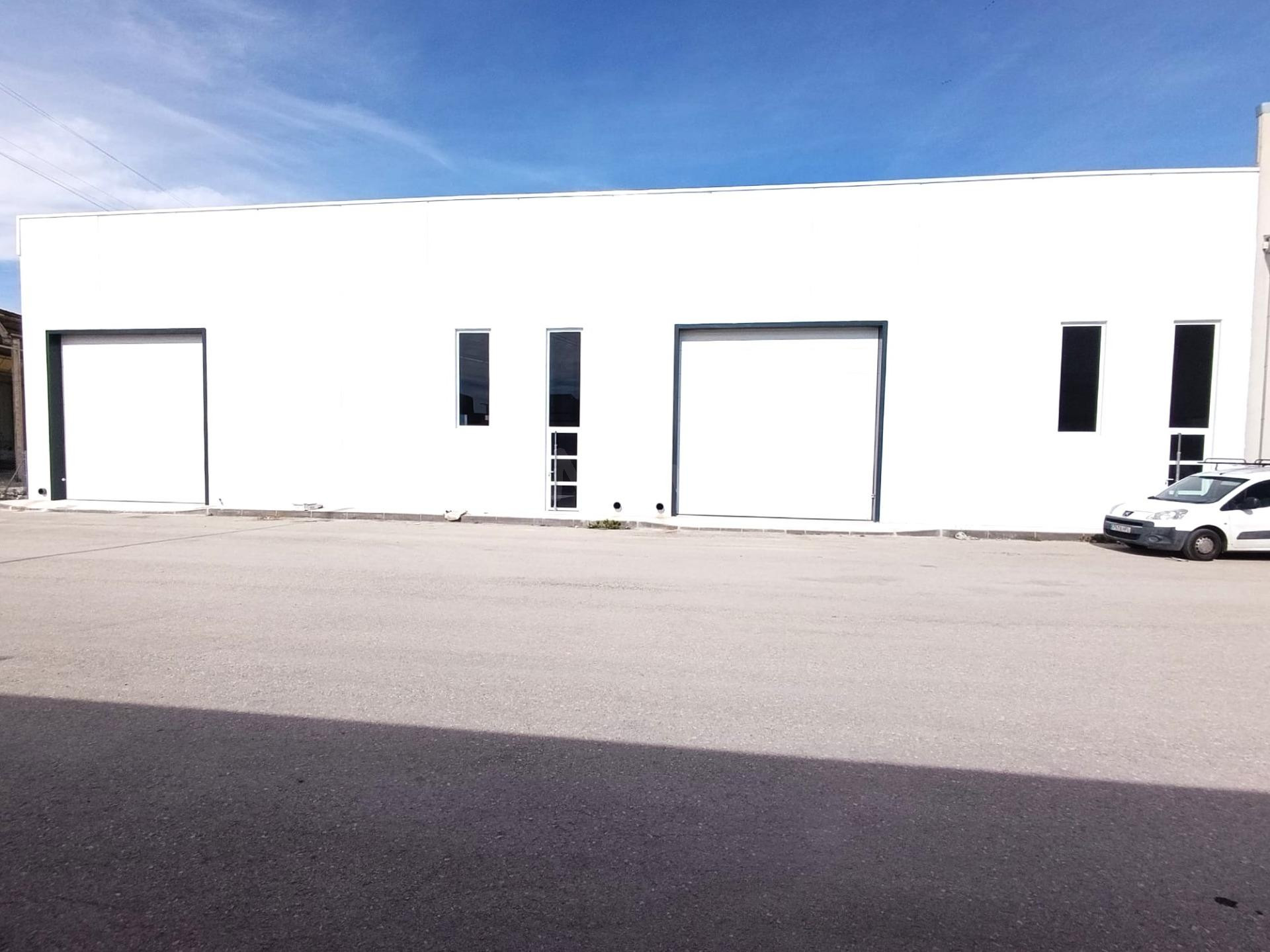 NAVE INDUSTRIAL EN POLIGONO LA POLVORISTA