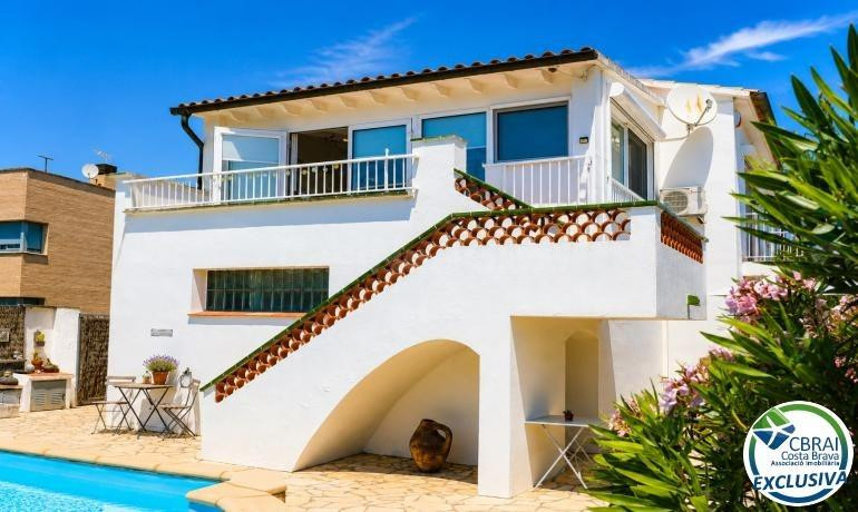 Casa muy cuidada y muy bien situada en la Garriga en Roses - foto 3