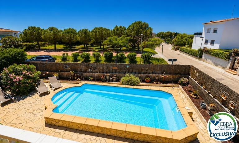 Casa muy cuidada y muy bien situada en la Garriga en Roses - foto 4