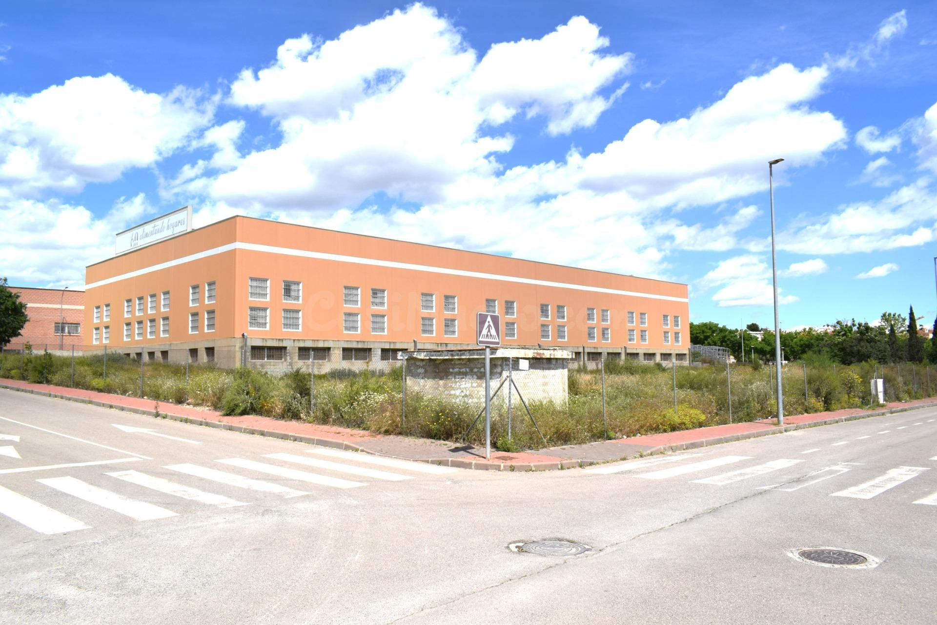 NAVE COMERCIAL EN BULLAS