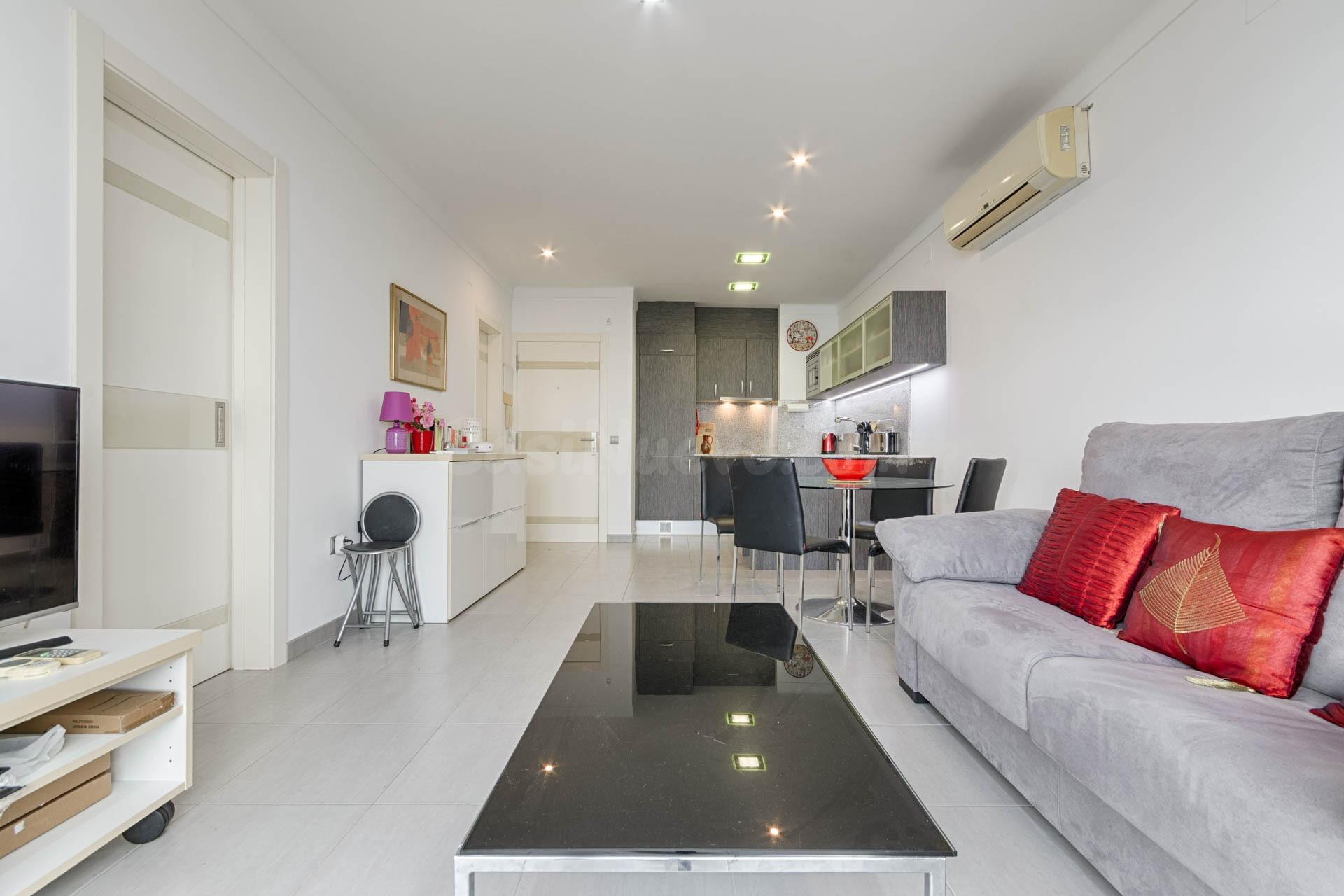 ALQUILER DE TEMPORADA - Apartamento en primera línea de mar  - foto 2