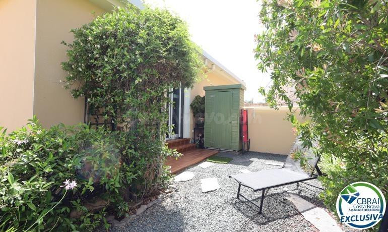 A solo 300 metros del mar: hogar con encanto en La Farella