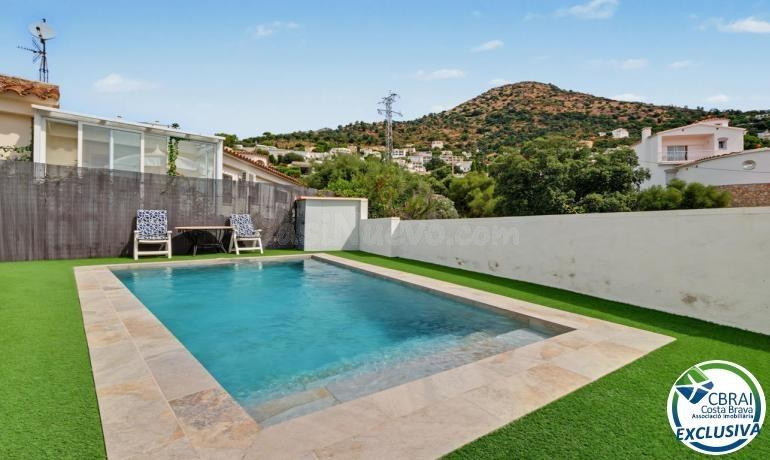 Casa con licencia turística, piscina y vistas a la bahía de  - foto 3