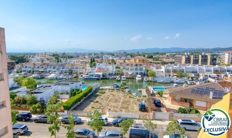 Luminoso ático con terraza, piscinas, parking y trastero en  - foto 5