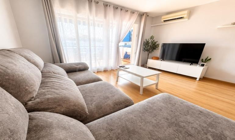 Apartamento con piscina, amplia terraza y parking en Santa Margarida (Roses)