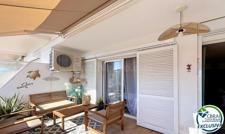 Apartamento reformado con terraza a 150 m de la playa – Empuriabrava