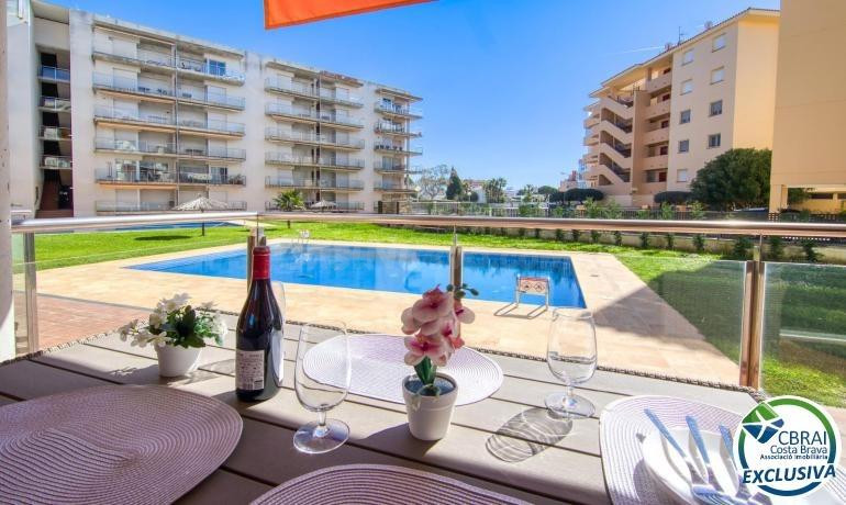 Apartamento moderno en planta baja con terraza y piscina en Santa Margarita