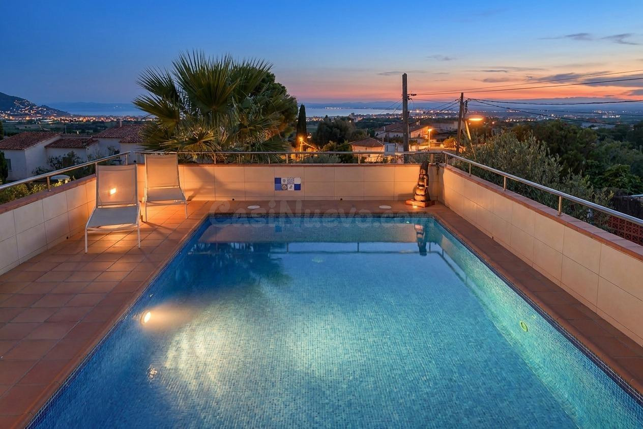 VILLA CON VISTAS AL MAR, PISCINA Y CASA DE INVITADOS EN MAS FUMATS ROSES