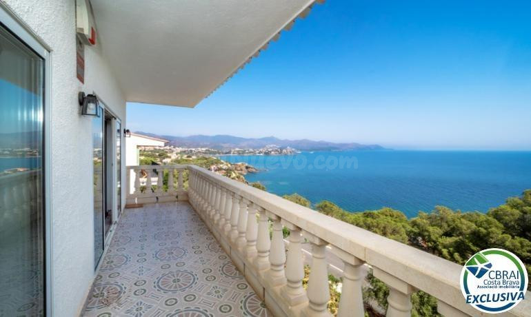 Exclusiva villa con espectaculares vistas panorámicas al mar en El Port de la Selva