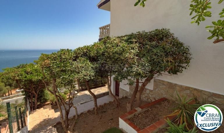 Exclusiva villa con espectaculares vistas panorámicas al mar - foto 2