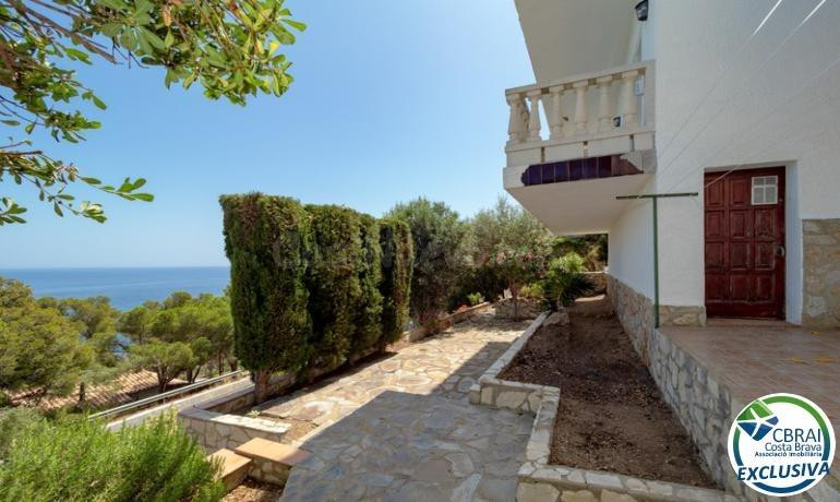 Exclusiva villa con espectaculares vistas panorámicas al mar - foto 3