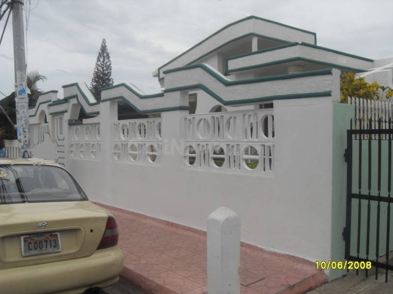 Casa en Lucerna, proximo a Mega-centro, Rep. Dom.