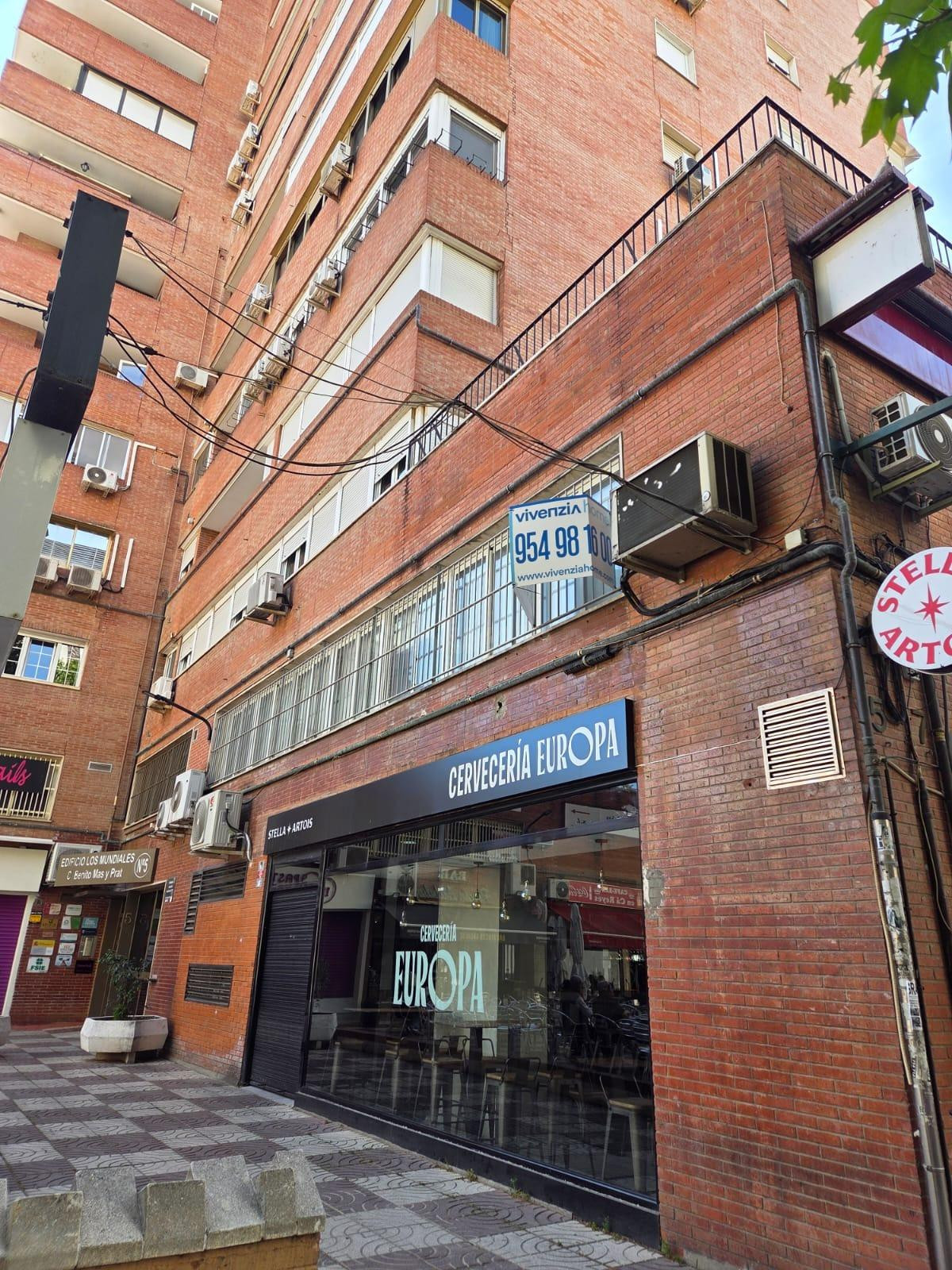 Oficina en alquiler en Nervión · 104 m2