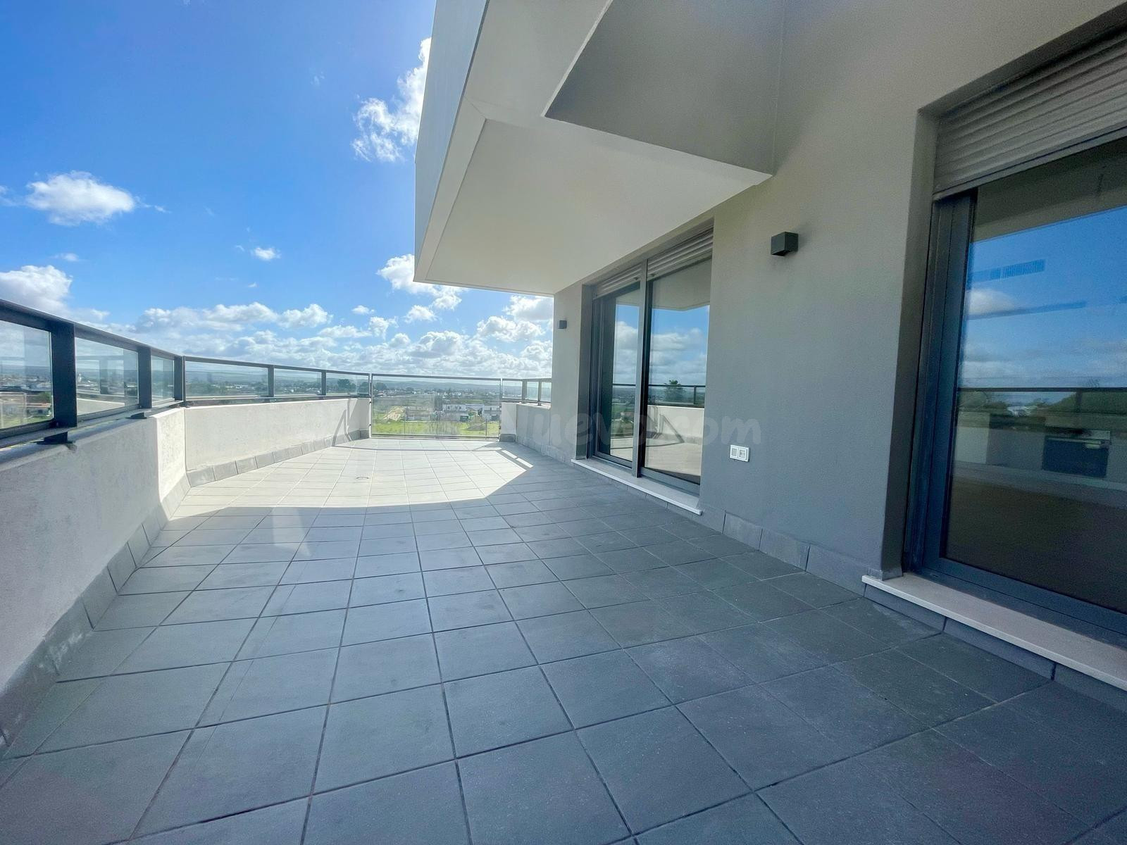 Ático de 4 dormitorios con 3m2 de terraza, garaje y trastero - foto 4