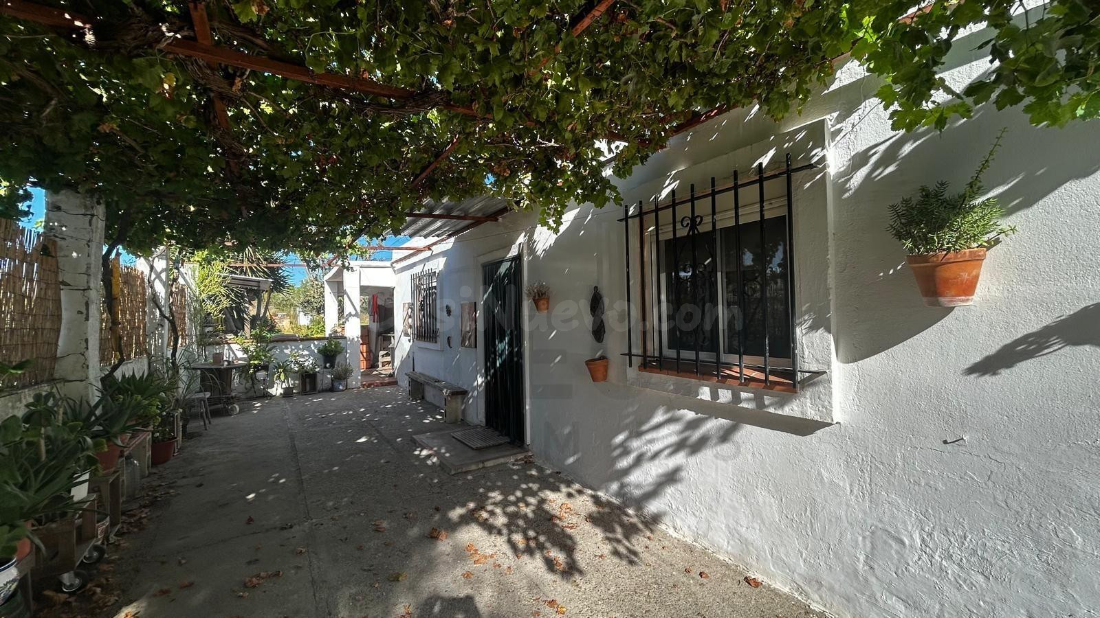 ¡OPORTUNIDAD ÚNICA! Finca de 2.400 m2 con vivienda legalizada – Ctra. Jerez-Rota, cercana a centro penitenciario Puerto III