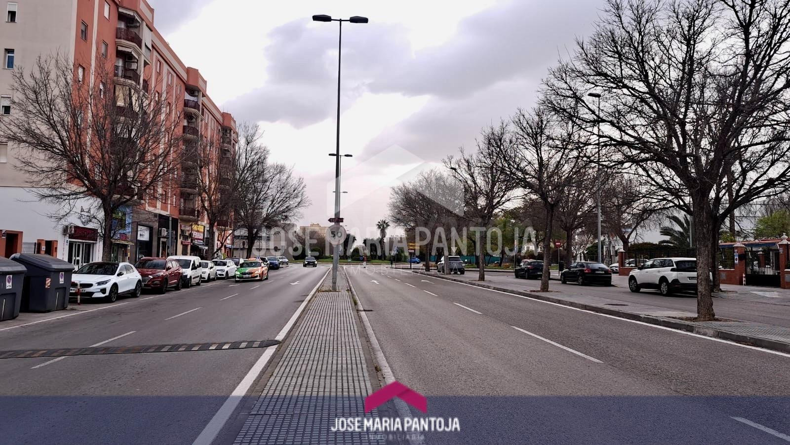 LOCAL COMERCIAL EN ALQUILER EN AVDA. DE ARCOS