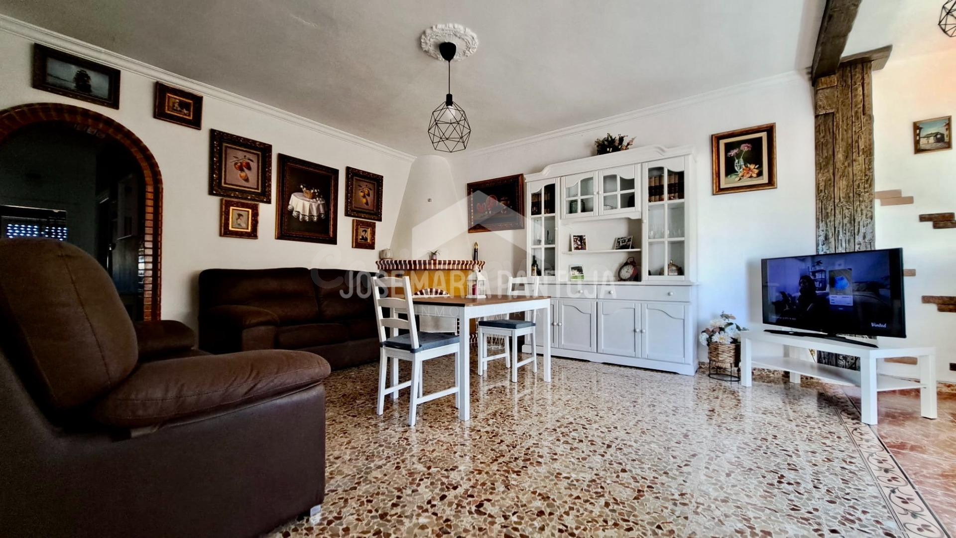 CASA CON SOLARIUM EN EL ROCIO - foto 2