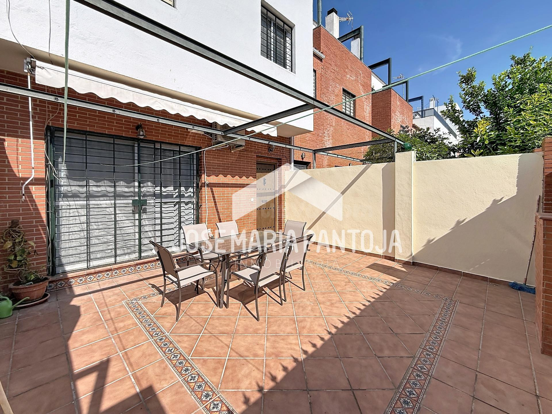 Adosado en Jerez de la Frontera con patio y terraza - foto 3