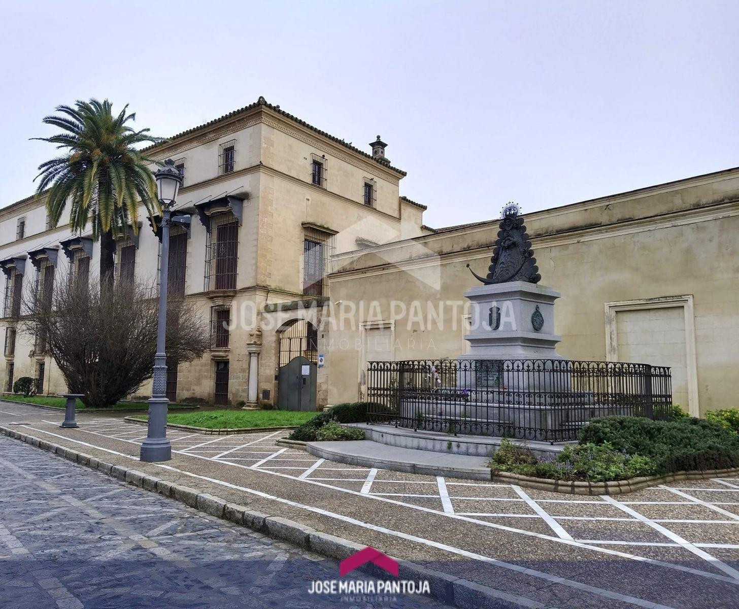 LOCAL COMERCIAL EN EL CENTRO DE JEREZ