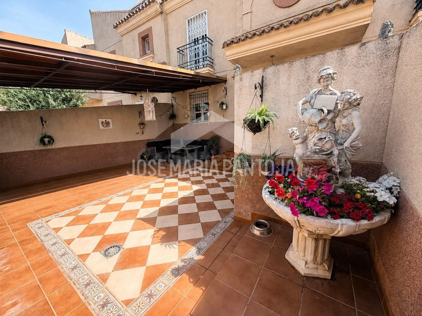 CHALET ADOSADO EN RESIDENCIAL GUADABAJAQUE - foto 2