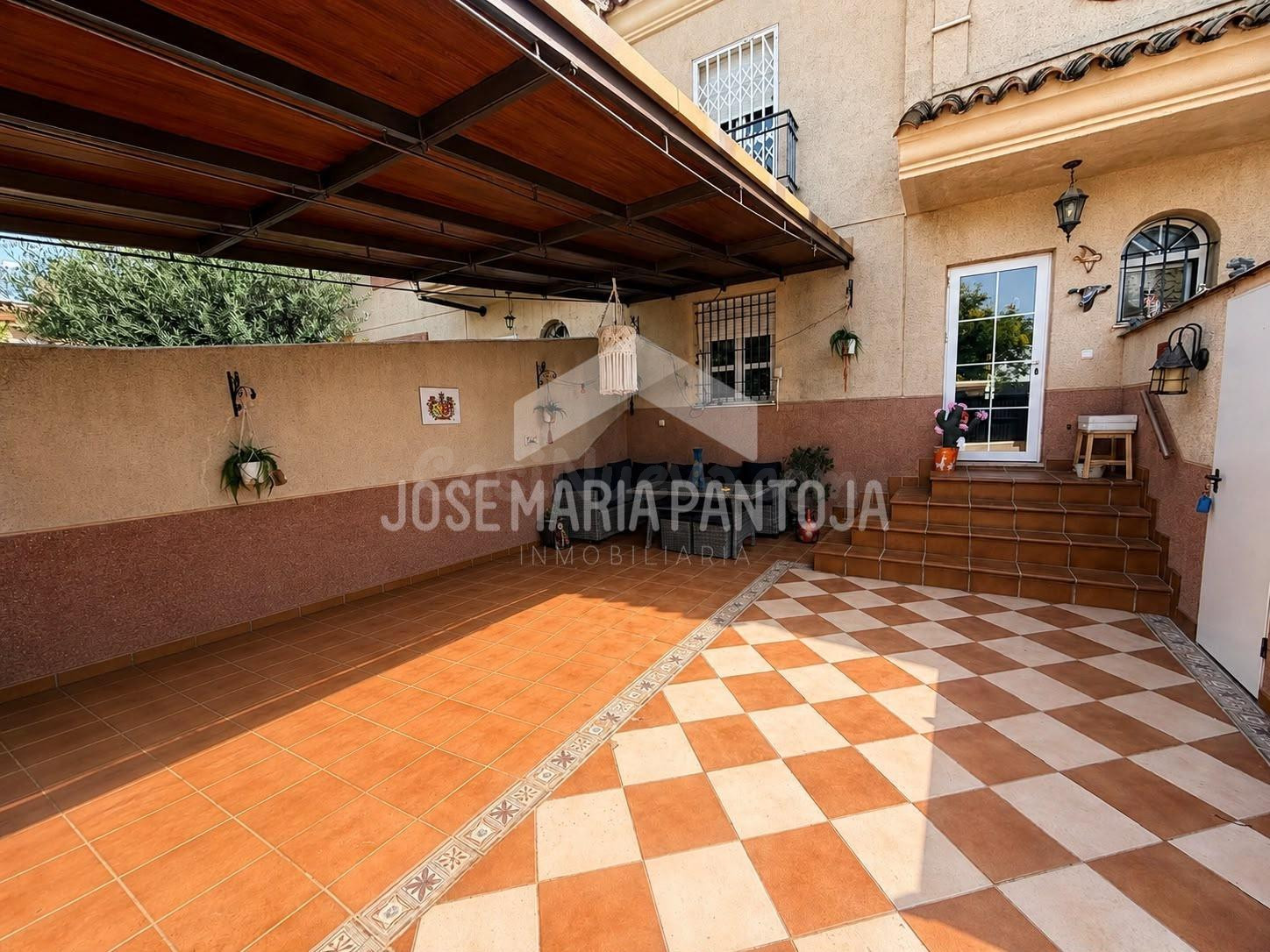 CHALET ADOSADO EN RESIDENCIAL GUADABAJAQUE - foto 3