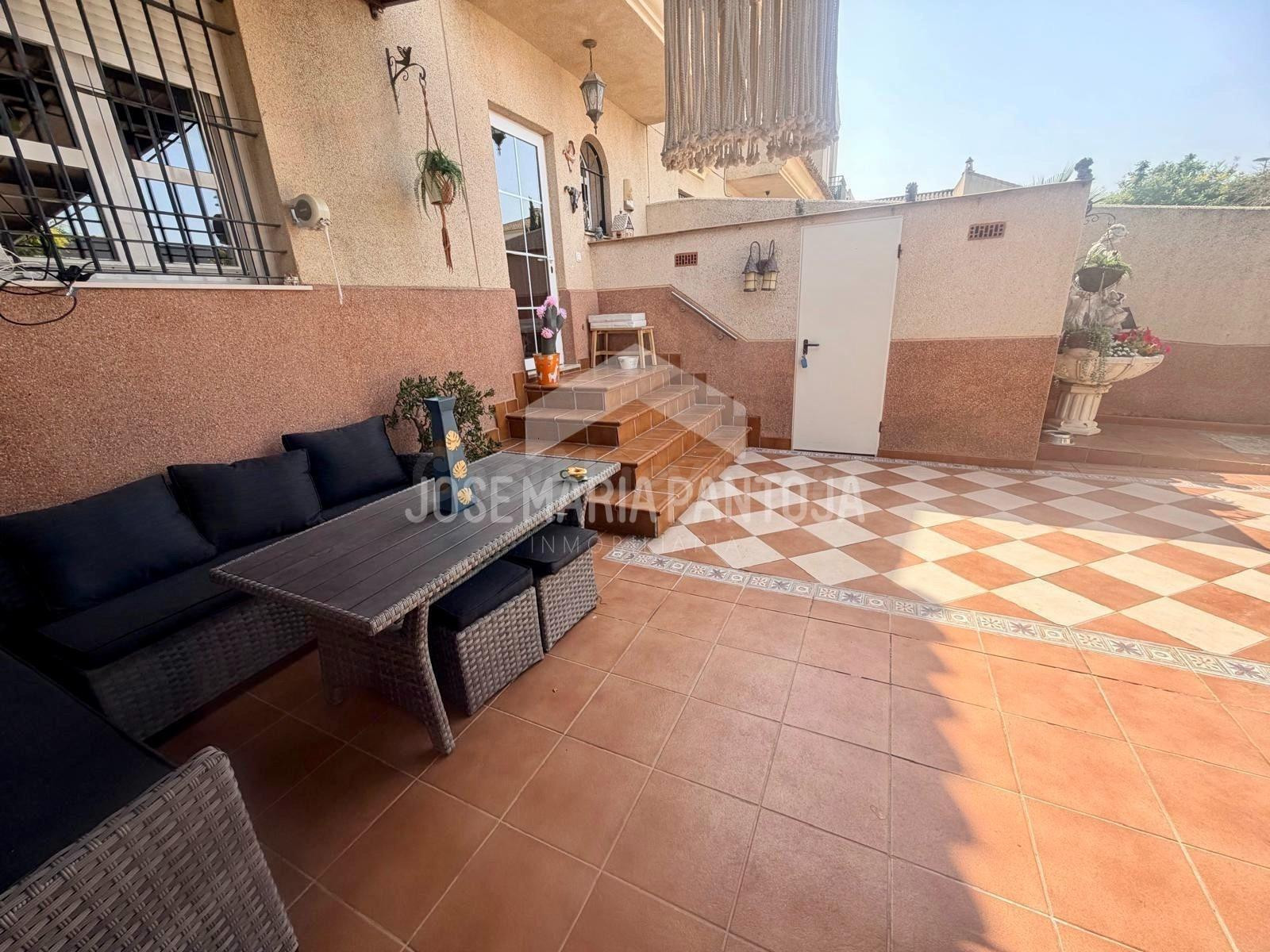 CHALET ADOSADO EN RESIDENCIAL GUADABAJAQUE - foto 4
