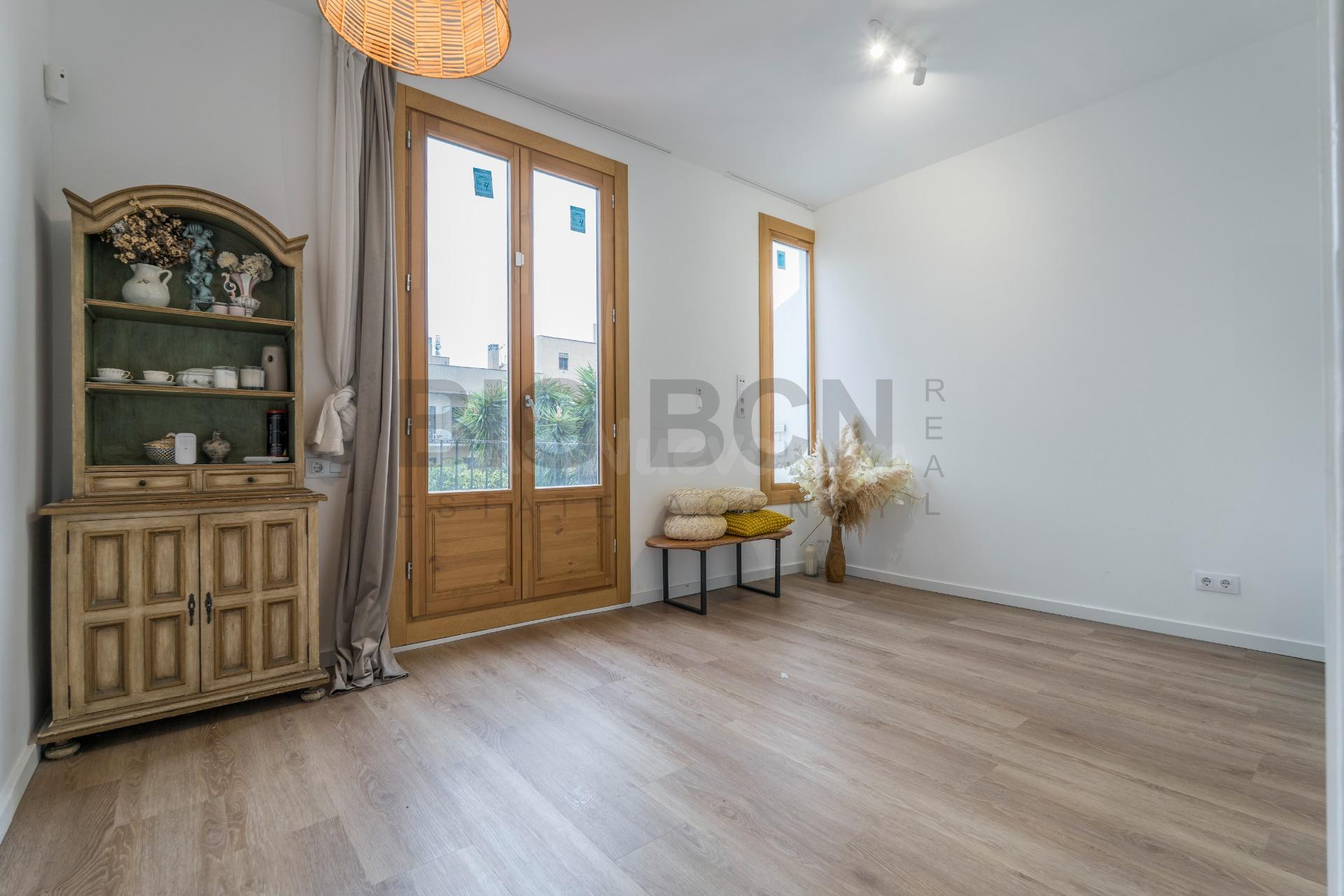 Exclusiva vivienda reformada con tres dormitorios en suite en Gràcia