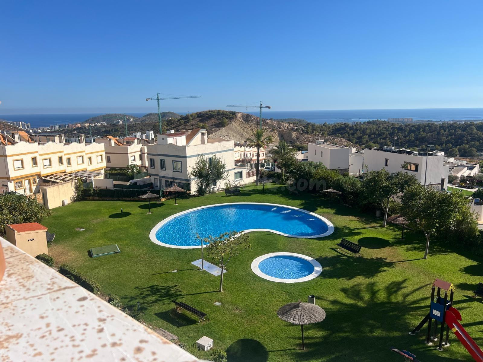 SE VENDE ADOSADO EN BALCON DE FINESTRAT
